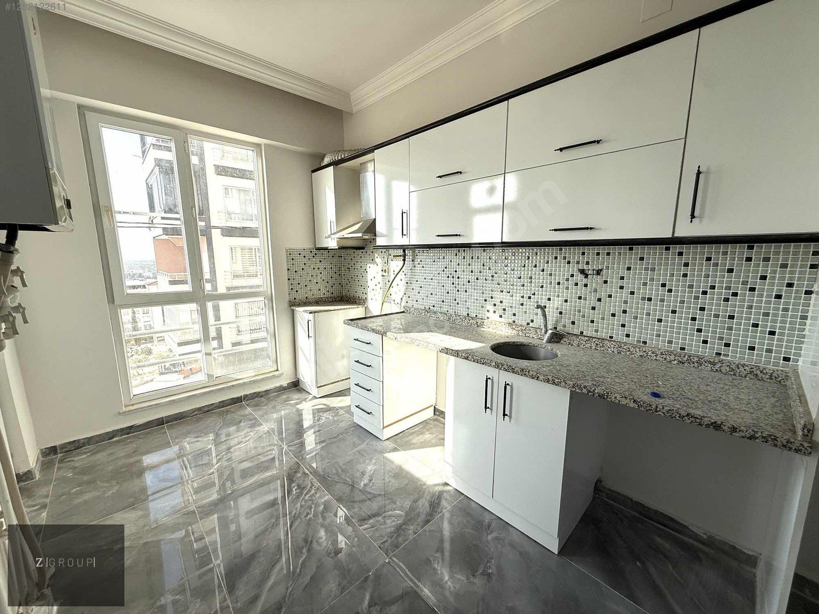 Z GROUP'DAN TERAS CAFE YOLU ÜZERİNDE BAKIMLI 3+1 DAİRE